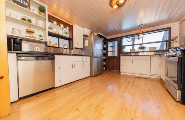 Guest house. 2br, 1bath, 3 beds. Sleeps 4