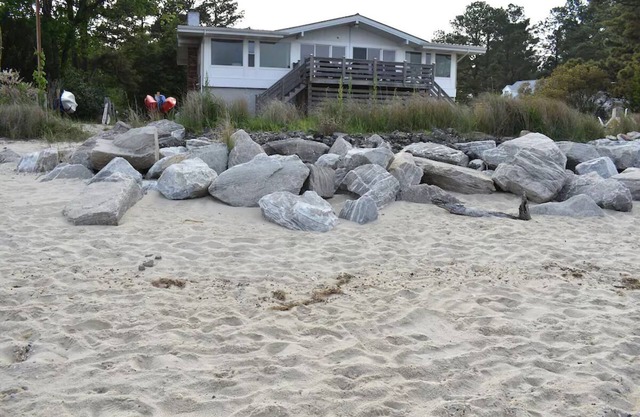Spacious Beachfront 2 Homes in 1 Family Stay, 7 Beds/ Sleeps 14, 90 Mins from DC