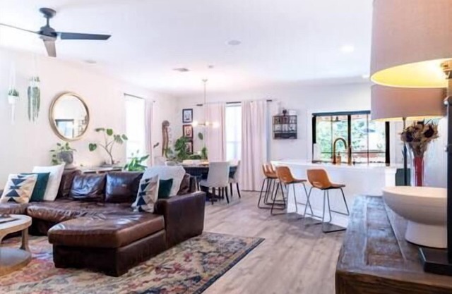 2 Homes-Sleeps 12-Spacious Haven-Patio-Fire Pit