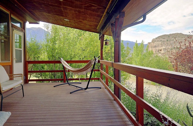 Sand Canyon Oasis Minutes from Mesa Verde – Main Home & Separate Guest House