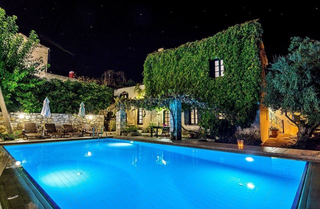 2 houses together - private pool