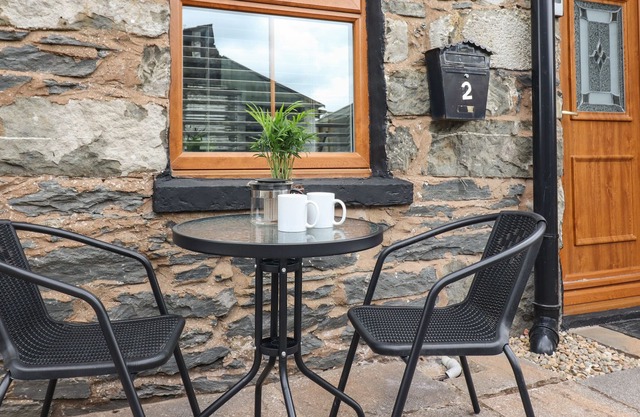 2 JONES TERRACE, character holiday cottage in Cerrigydrudion