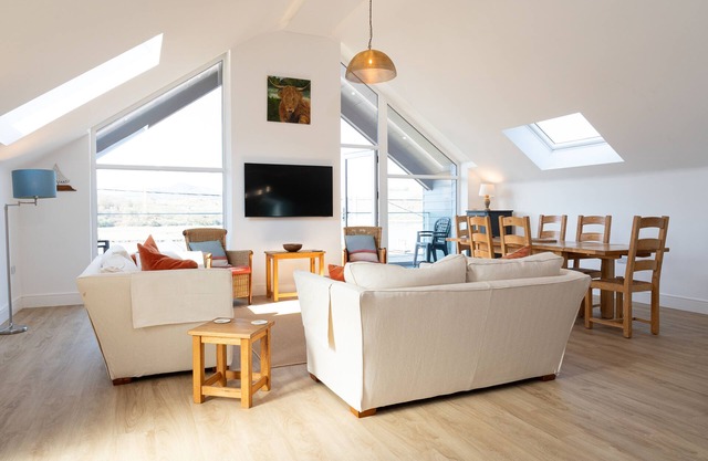 2 Kippford Slipway - a house that sleeps 6 guests in 3 bedrooms