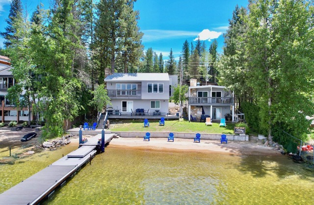 2 Lakefront Homes - Sleeps 16 - Dock - Beach - Walk to Dining & Park