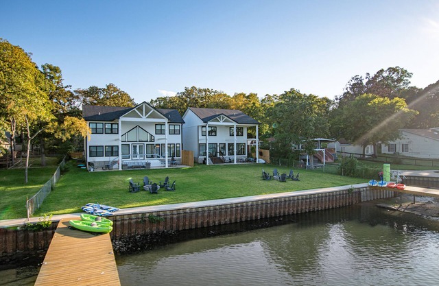 2 Large lakehouses -Both can be rented for large groups