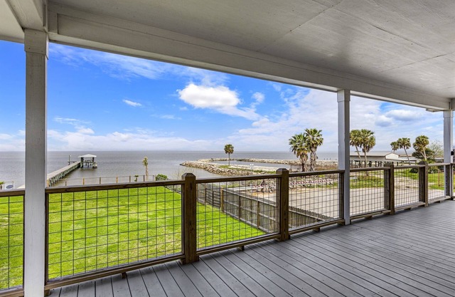 2 Retreat Combo - Sleeps 30 w/Pool + Private Pier