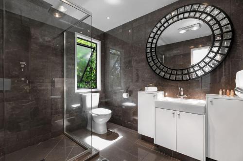 2 Luna Noosa - Spacious Retreat in Elevated Location