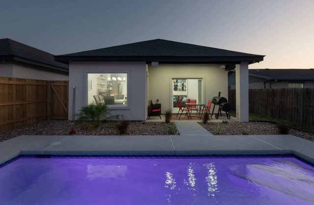 2 Luxury Homes w/ 2Pools |Walk to Hospital & Cafes