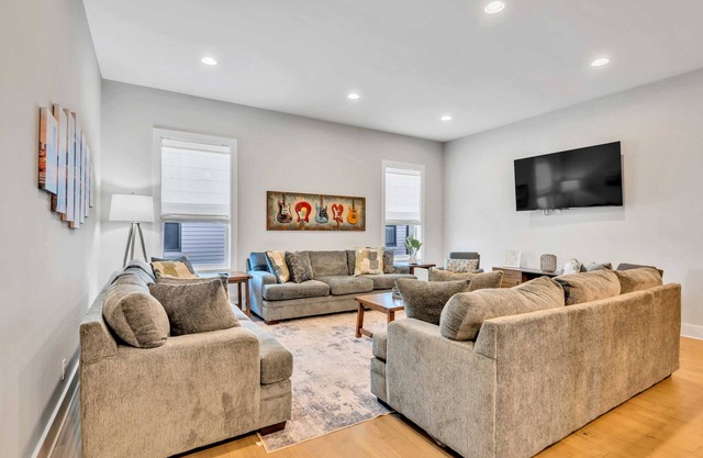 2 Massive Nashville Homes - Stunning Downtown View