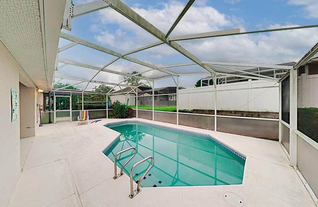 2 Master Suites Modern Villa with Private heatable Pool