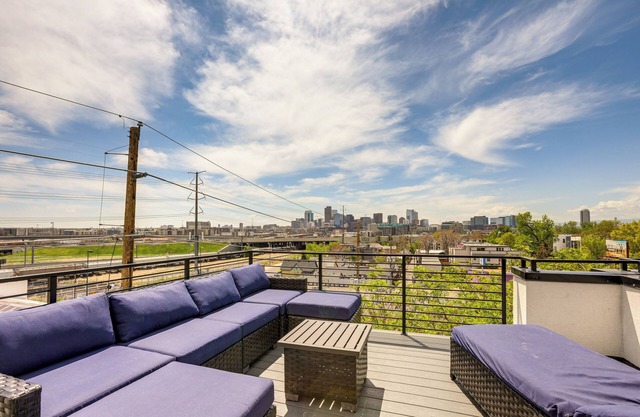 2 Mi to Ball Arena: Townhome w/ Rooftop Patio