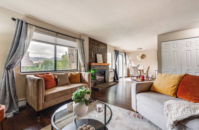 2 Mi to CU Boulder: Mtn-View Condo w/ Pool Access