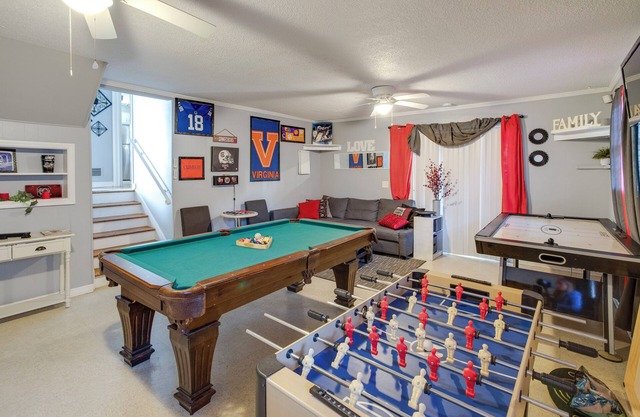 2 Mi to Downtown Columbia: Home w/ Theater Room!