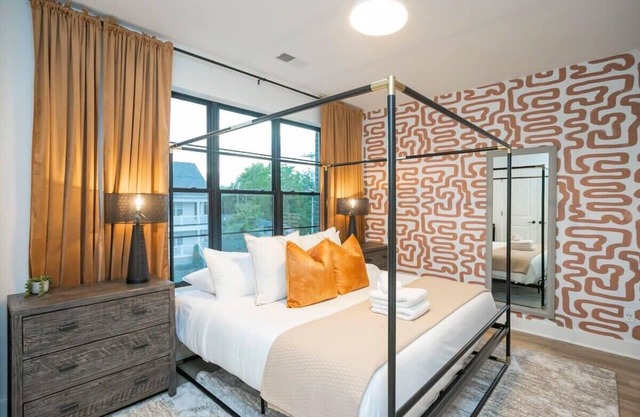 April Discount! 2 Mi to DT + King Beds & Garage