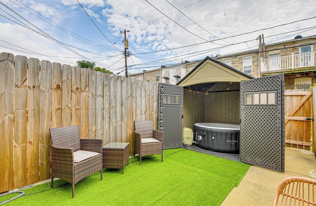 2 Mi to Dtwn Baltimore: Bright Townhome w/ Patio