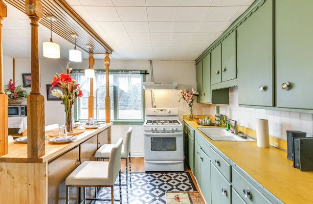 2 Mi to Dtwn Buffalo: Cozy Apt Near Hospitals