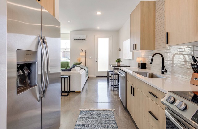 < 2 Mi to Dtwn: Modern Townhome in Knoxville