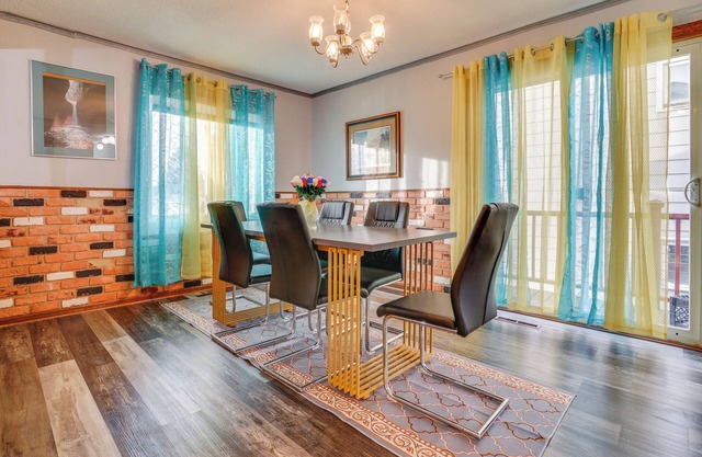 2 Mi to Dtwn St Paul: Home w/ Private Deck & Yard!