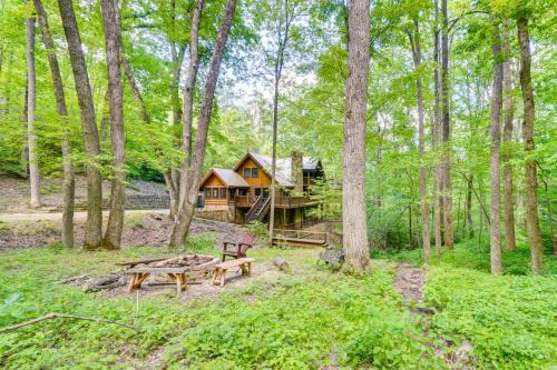 2 Mi to GSMNP Peaceful and Scenic Cabin with Deck