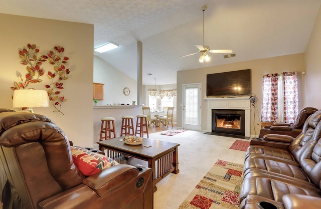 2 Mi to Heritage Park: Pet-Friendly McDonough Home