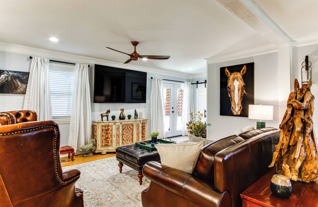 2 Mi to Historic Horse District: Dog-Friendly Home