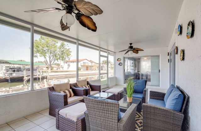 Canal & Gulf Views: Spacious Hudson Home