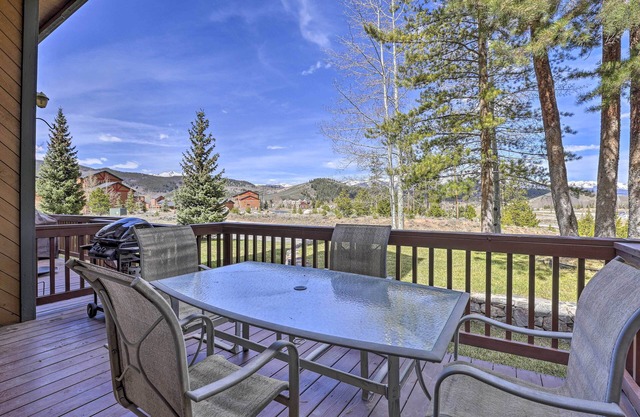 2 Mi to Lake Dillon: Spacious Condo w/ Mtn Views