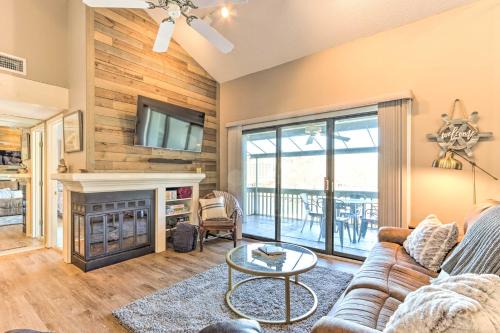 2 Mi to Margaritaville Resort Lake-View Retreat!