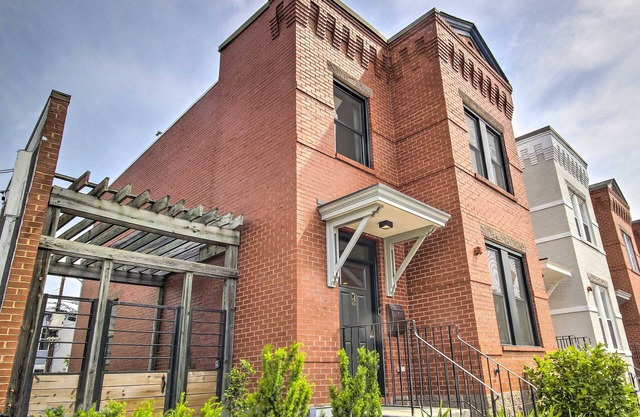 2 Mi to National Mall: Modern DC Retreat w/ Patio