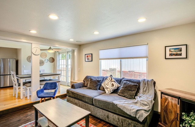 2 Mi to Ocean: Long Beach Home w/ Gas Grill!