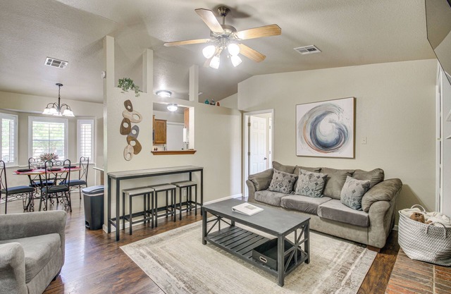 2 Mi to OU: Family-friendly Retreat w/ Patio!