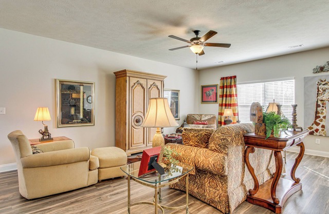 2 Mi to Steeplechase Racecourse: Stylish Aiken Gem