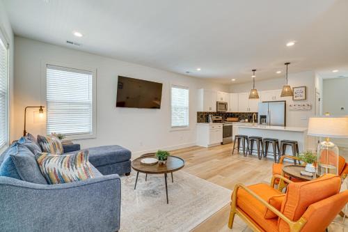 2 Mi to UT Modern Retreat with Covered Porch