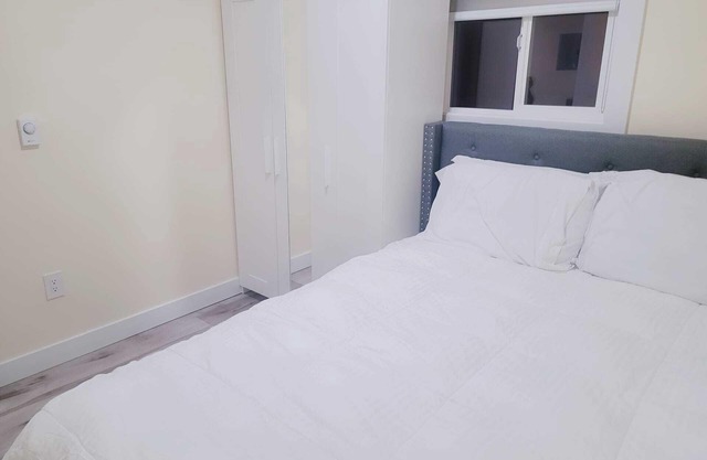 2 min from Surrey Fleetwood - Private 2bed-1bath Rancher Suite