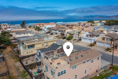 2 min walk to beach Large Home Rooftop Deck
