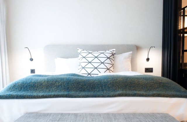 2 Modern Units Near to the Museum Aan de Stroom! Parking, Game Room, Bike Rental