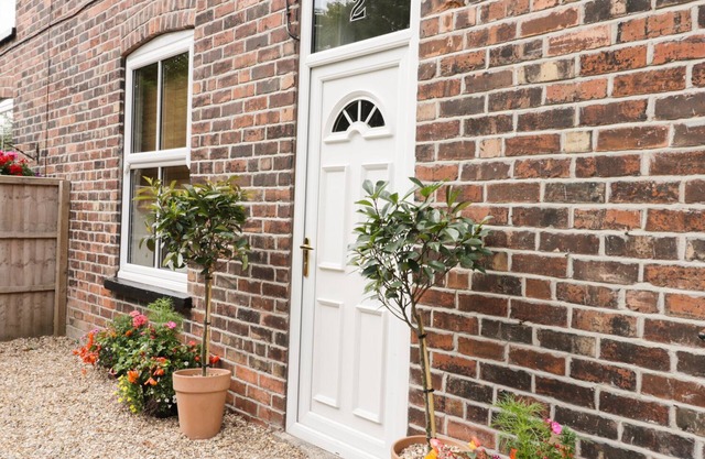 2 Moor Farm Cottages, BURTON CONSTABLE