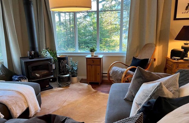 2 Oceanside Cottages w. Hot Tub, Patios, Jet Skis, and More