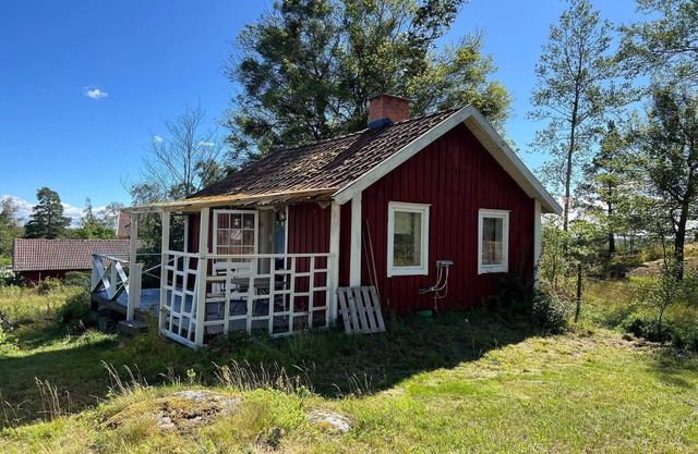 2 person holiday home in FäRENTUNA
