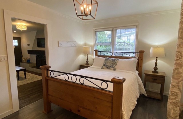 2-ROOM SUITE | LARGE JACUZZI TUB | ACCOMMODATES 2 GUESTS