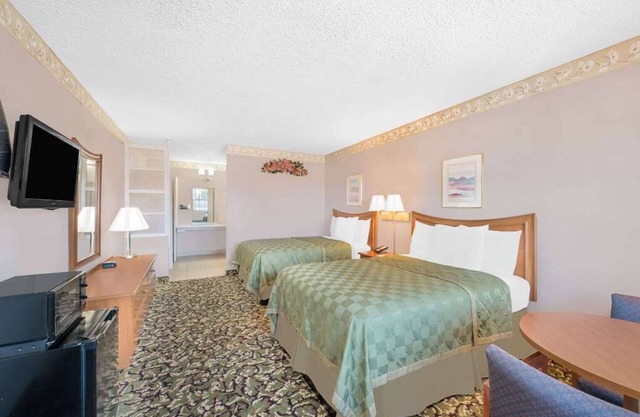 2 Pet-friendly Lodging Close to West of the Pecos Museum! W/ Seasonal Pool!