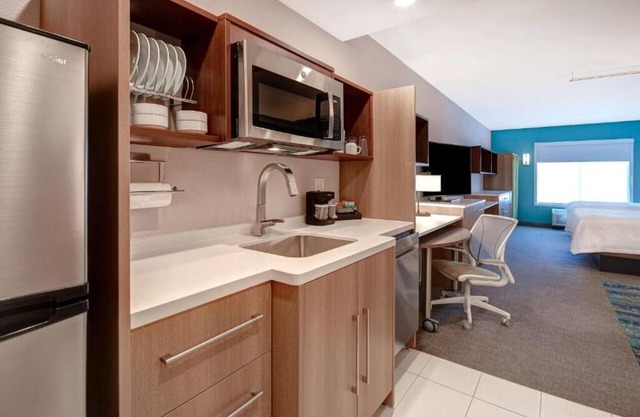 2 Pet-friendly Units. Pool. Breakfast! Short Drive to Tucson Botanical Gardens