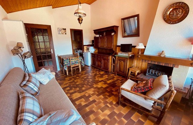 2 pièces cabine sans prétention avec balcon et parking - FR-1-459-47