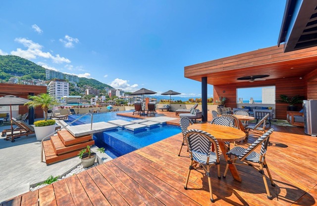 2 Pools & Gym w/Workspace | Romantic Zone 1BR