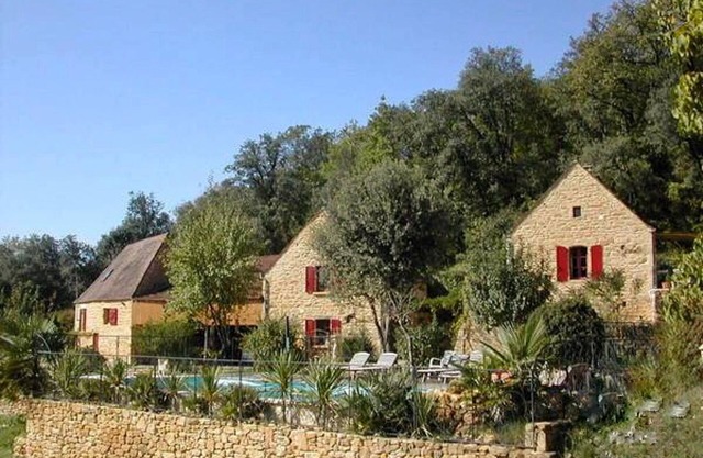 2 piscinas, spa privado, jacuzzi, sauna. 3 preciosas, restauradas del siglo XVIII. Casas