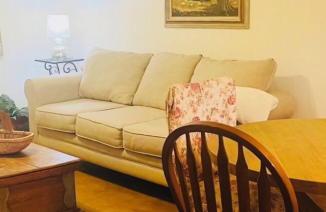 #2 Quaint apartment