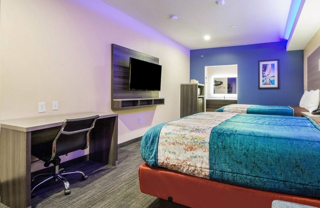 2 Queen Bed Room, Scottish Inns, Free Parking, Close to Houston Memorial Park