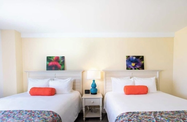 2 Queen Beds + Harbor Views | Walk to Wharf, Museums, Dining & Boutique Stores