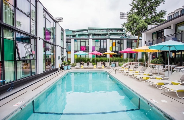 2 Relaxing Units Short walk from Prudential Tower! Parking, Pool, Pets Allowed!
