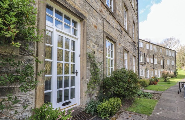 2 Riverside Walk, AIRTON